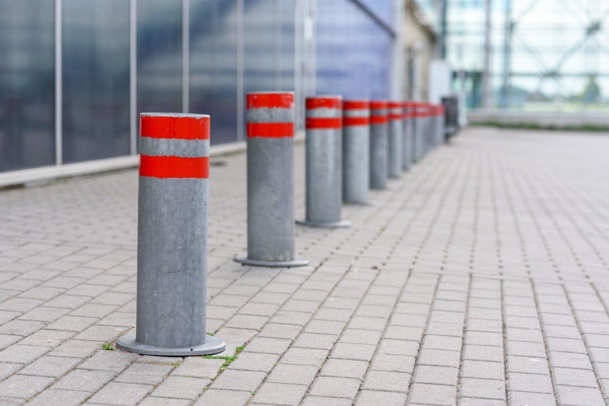 Restrictive columns in a car parking