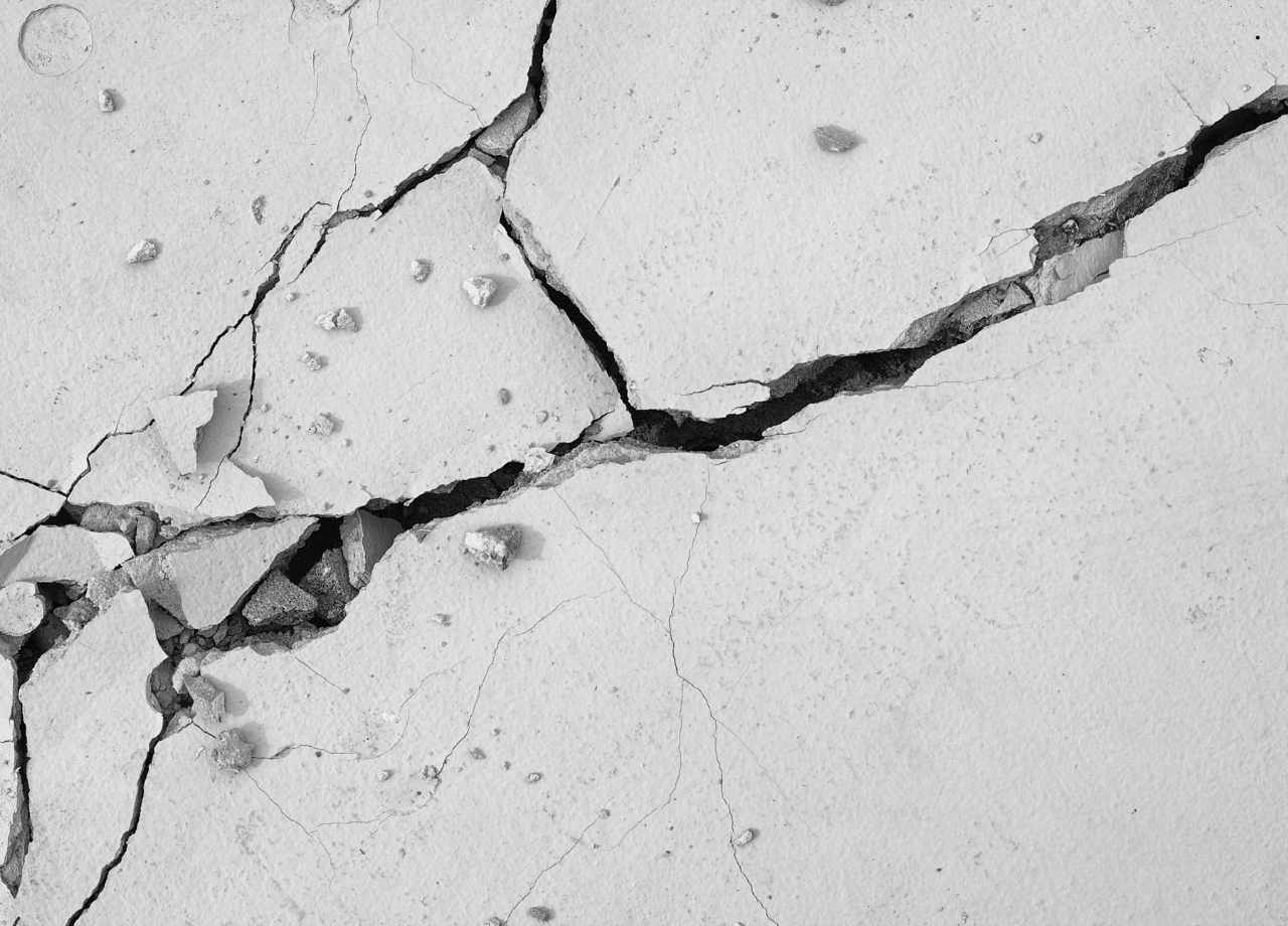 deep concrete cracks